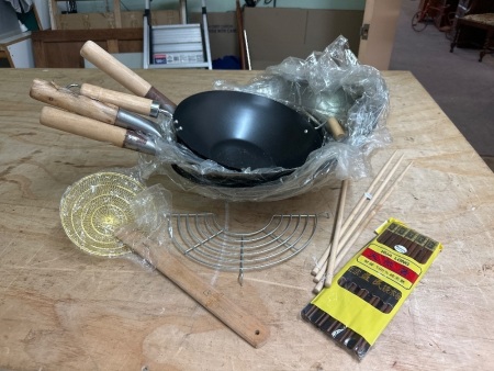 4 Various Sized Woks - Incs Extra Equipment
