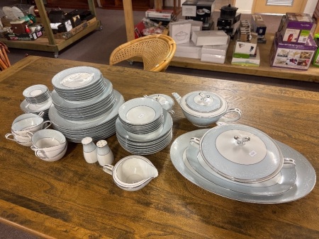 Noritake China Japan Laureate 6-8 Place Dinner Set