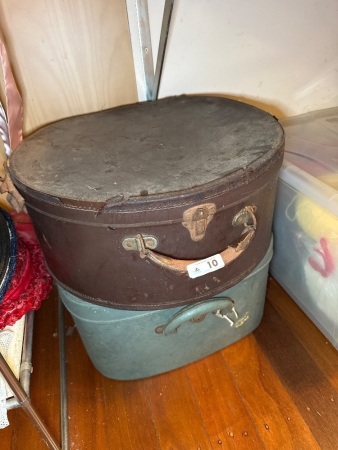 2x hat boxes