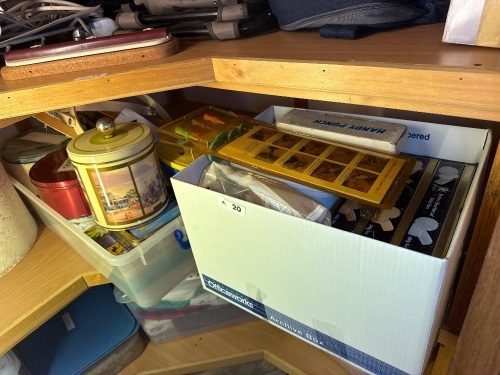 Assorted lot of tapestry items