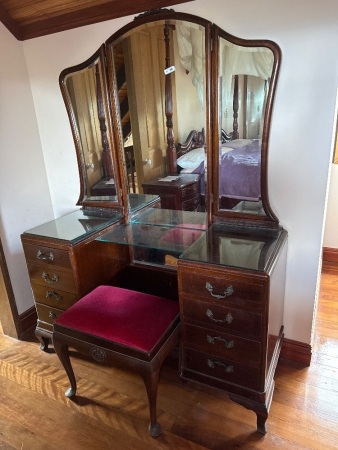 Queen Anne style dressing table and stool