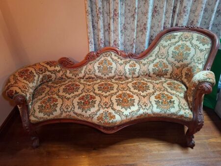 Vintage Chaise in Great Condition