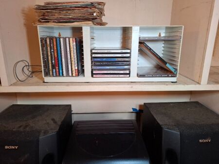 Sharp VCR and DVD Player - Incs VCRs and DVDs