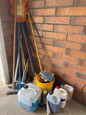 Large quantity of cleaning products