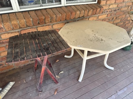 2 garden tables