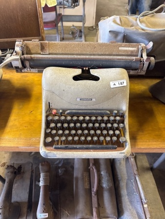 Vintage Lexikon 80 Typewriter