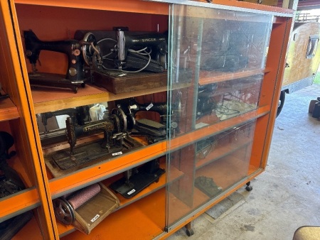 Display cabinet on casters (Choice 234, 235)