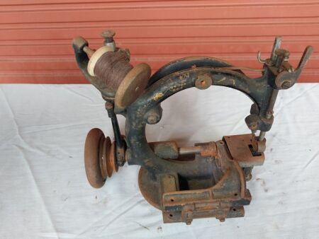 Wilcox & Gibbs sewing machine--A420564