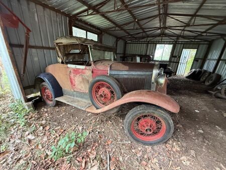 1930 Ford Roadster body panels on chassis frame - 5 wheel equipped