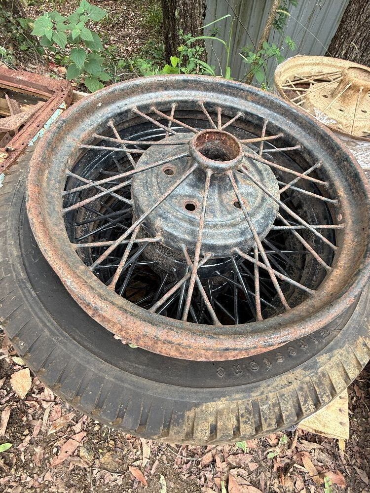 6x 1928/29 Ford Model A rims (5 with new tires