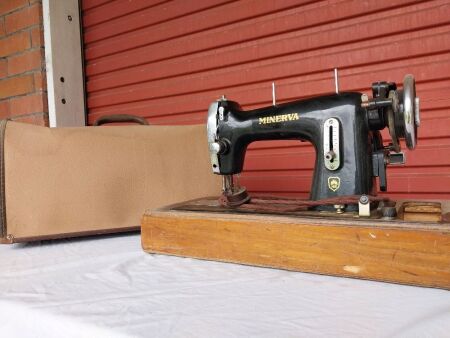 Minerva Sewing Machine with case and electronic foot pedal