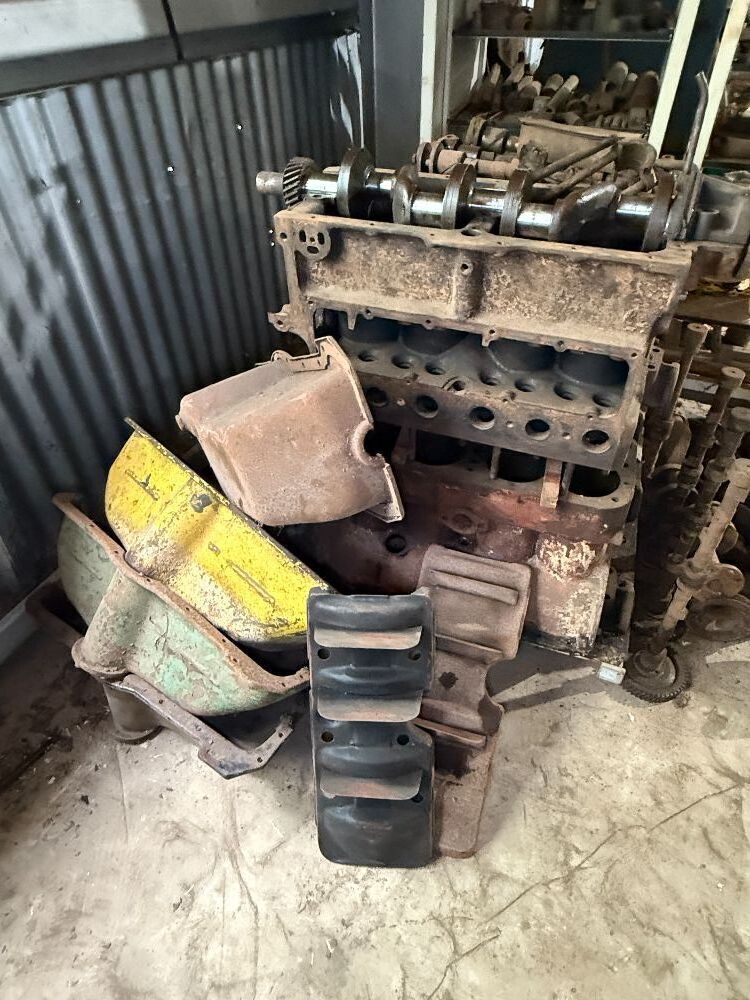 5 Model A Ford Engines Dismantled
