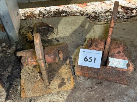 2x Lifting Plate Grabs