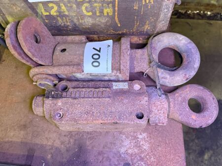 2 Spindel Eye Tow Cupplers
