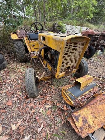 Chamberlain 9G tractor for restoration - 3PL - PTO - original front wheels - spare rims, panels etc.