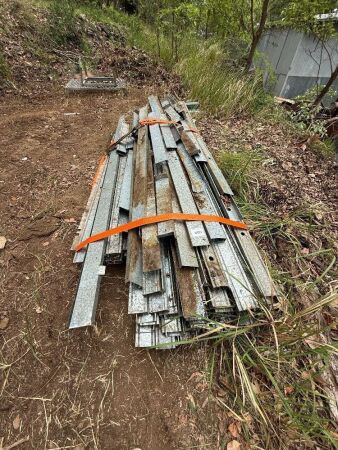 Quantity of 100mm galvanised wall studs