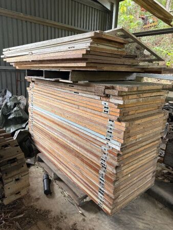 Bulk lot of interlocking office partitions