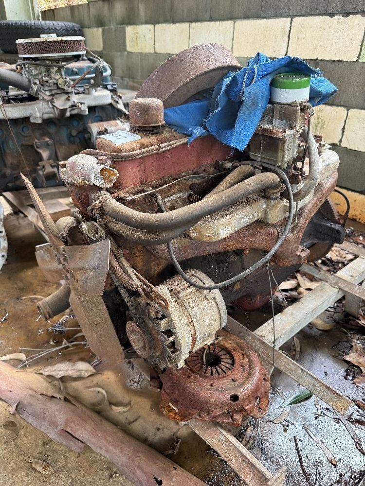 Holden 186 red engine - complete