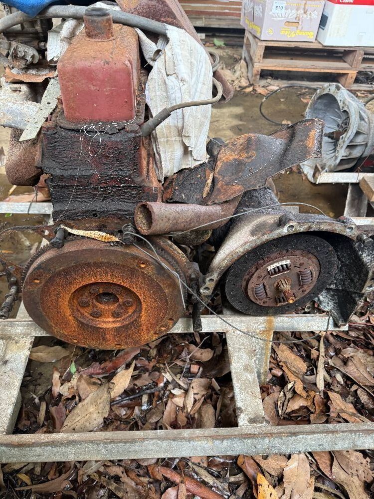 Holden 186 red engine - complete