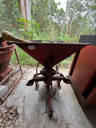 Massey Ferguson fertiliser spreader