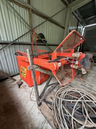 Personnel basket and mount for a franna crane
