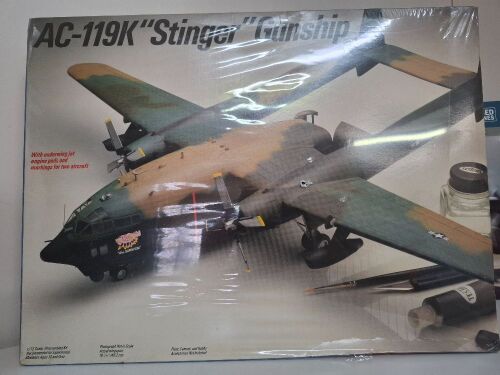 Testors ac-119k Stinger Gunship 1:72 scale Model Plane