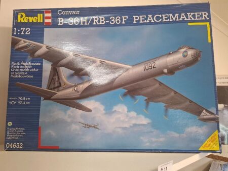 Revell Convair B-36H/RB-36F Peacemaker 1:72 Model Plane