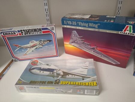 Italeri X/YB -35 Flying Wing, Emhar F3H Demon 1:72, Airfix Bristol MK32 Superfreighter 1:73