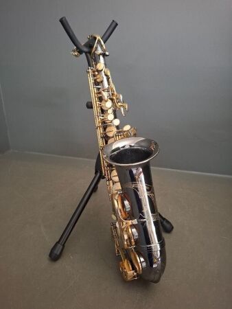 Century Saxophone with Case & Xtreme Saxophone Stand