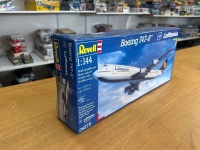 2 Commercial Aeroplane Models - 4
