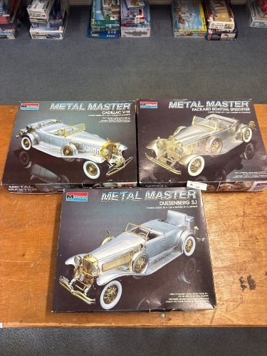 3 Monogram Model Cars