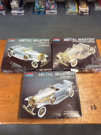 3 Monogram Model Cars