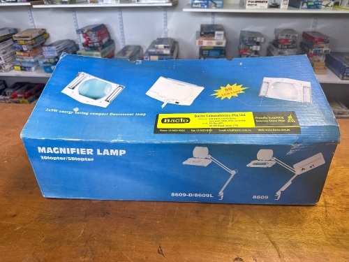 Boxed Magnifier Lamp