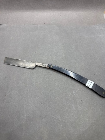 Leader Chicago, Ill black handle cut throat razor