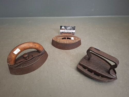 3 Vintage Irons + 1 Iron Stand