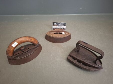 3 Vintage Irons + 1 Iron Stand