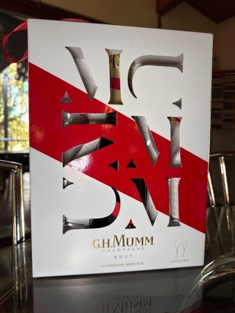 GH Mumm boxed champagne brut with two flutes