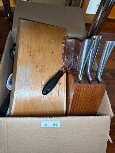 Boxed lot of assorted kitchenware