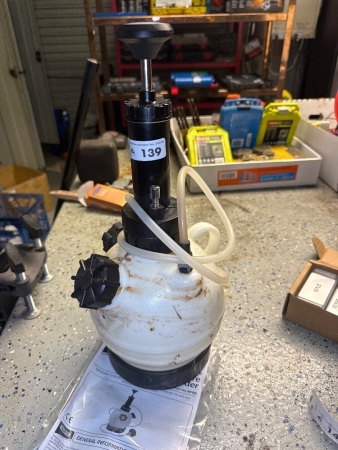 Draper manual pressure brake bleeder