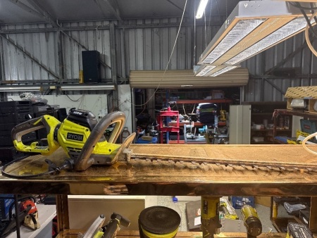 Ryobi 600 W hedge trimmer