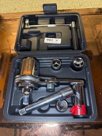16B Labour saving wrench