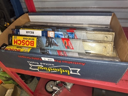 Box of assorted wiper blades