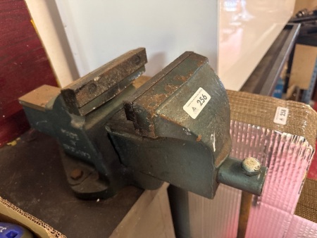 Record 6in bench vice