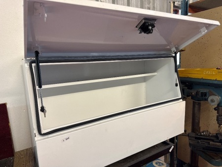 Steel toolbox for mounting on tray