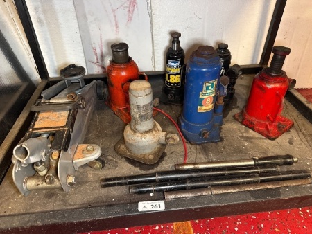 Shelf lot of hydraulic jacks and trolley jack