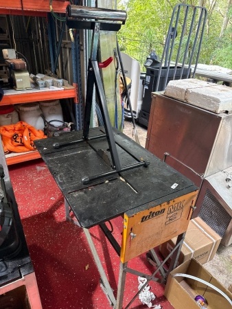 Triton saw bench with Makita Handsaw mounted underneath