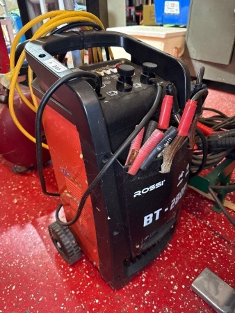 Rossi 12/24V jump starter pack