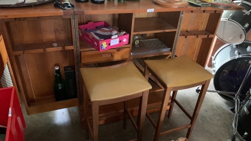 Large Foldaway Timber Bar + 2 Bar Stools