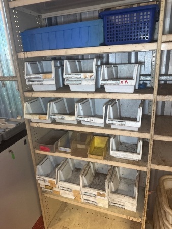 Quantity of plastic organising containers