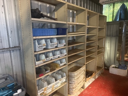 Metal shelving unit